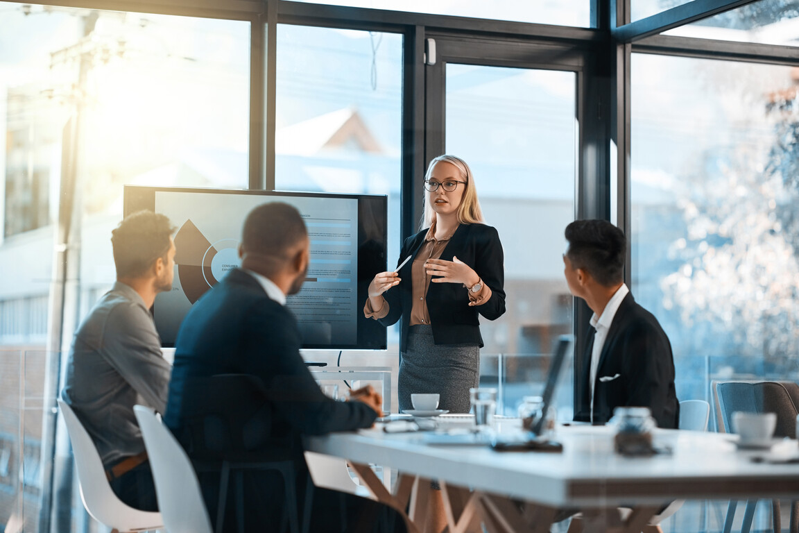 Offer DaaS worldwide female presentation meeting room support lifecycle services device